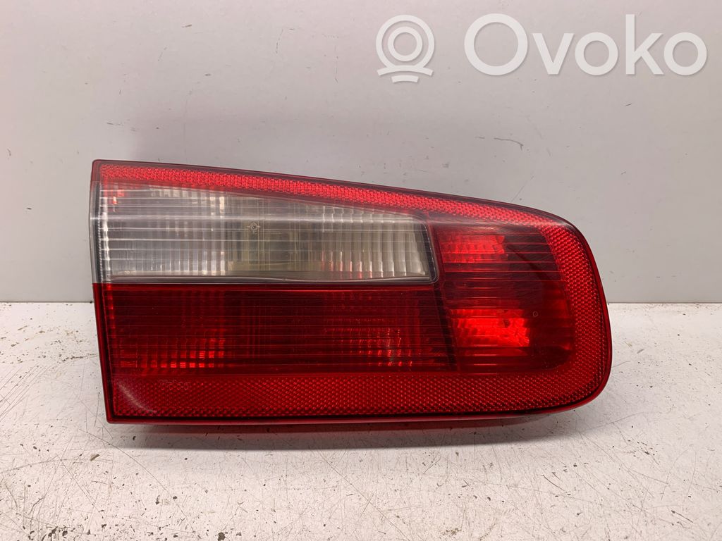 Renault Laguna II Aizmugurējais lukturis virsbūvē 