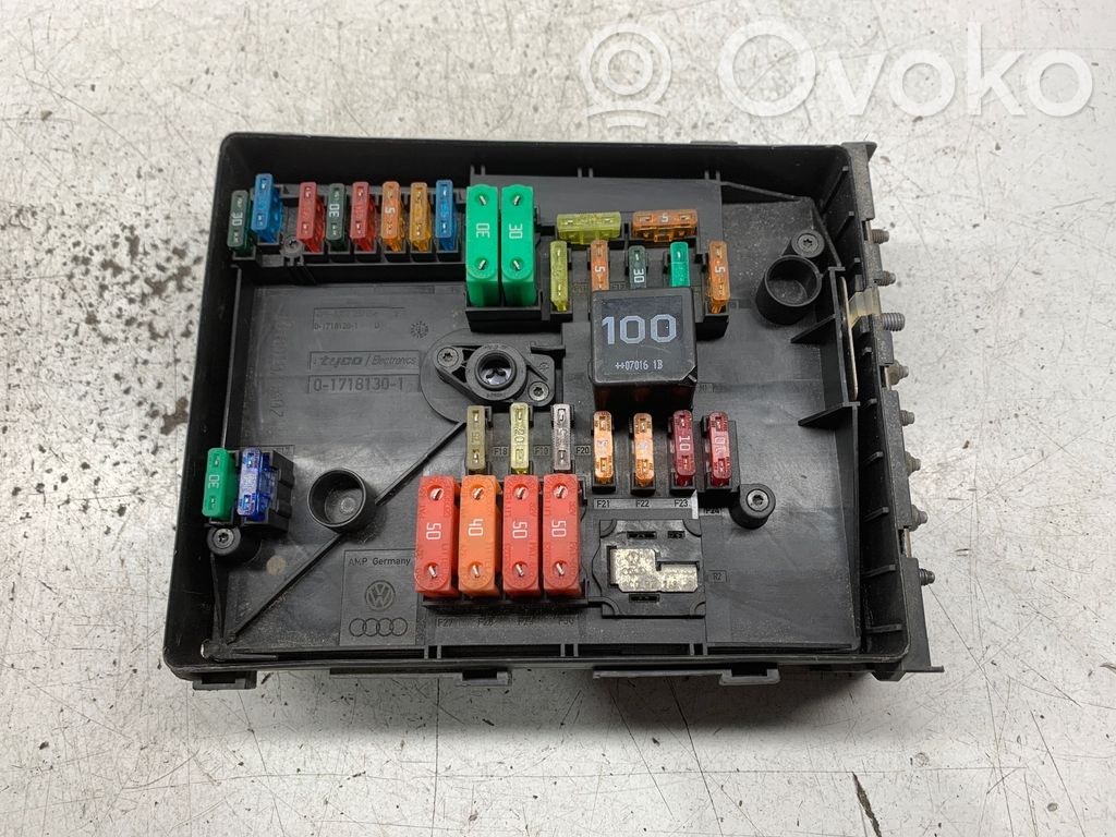 Volkswagen Touran I Fuse module 