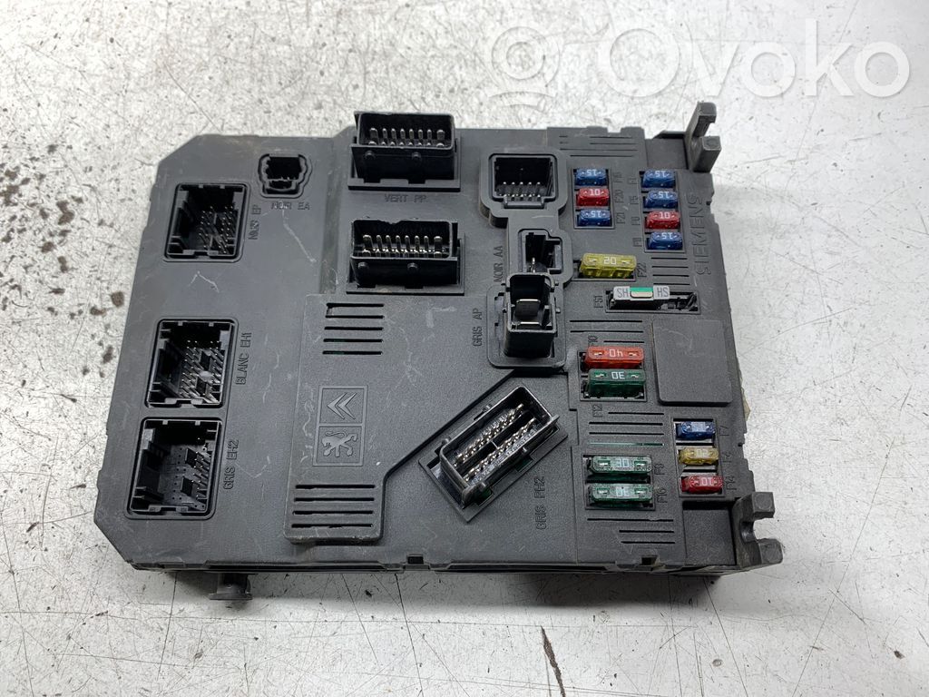 Peugeot 206 Fuse module 