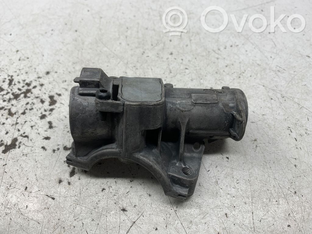 Volkswagen PASSAT B5 Užvedimo spynelė 