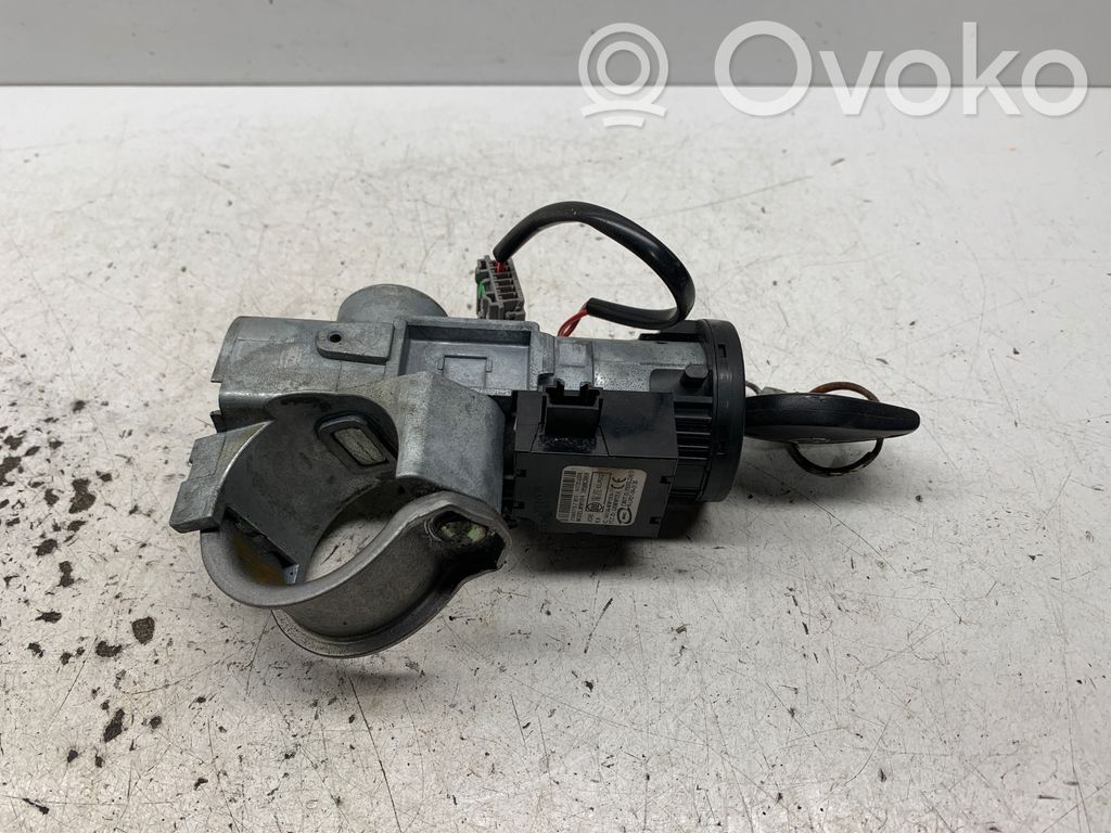 Nissan Juke I F15 Užvedimo spynelė 