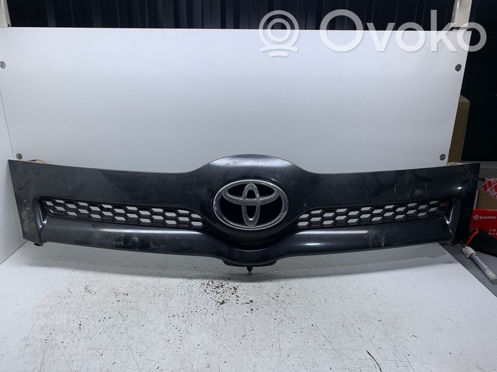 Toyota Corolla Verso E121 Rejilla delantera 