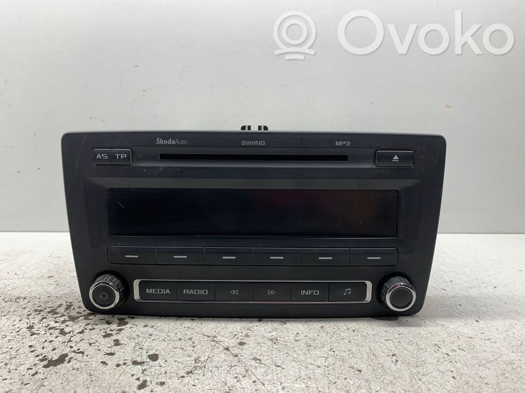 Skoda Octavia Mk2 (1Z) Panel / Radioodtwarzacz CD/DVD/GPS 
