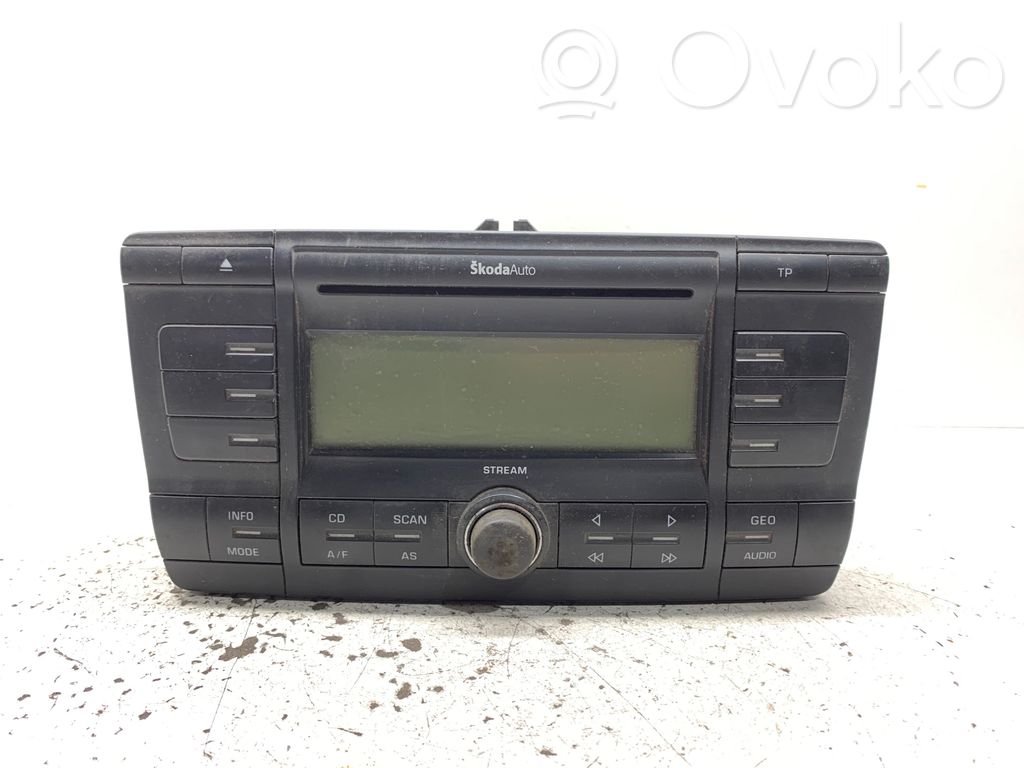 Skoda Octavia Mk2 (1Z) Panel / Radioodtwarzacz CD/DVD/GPS 