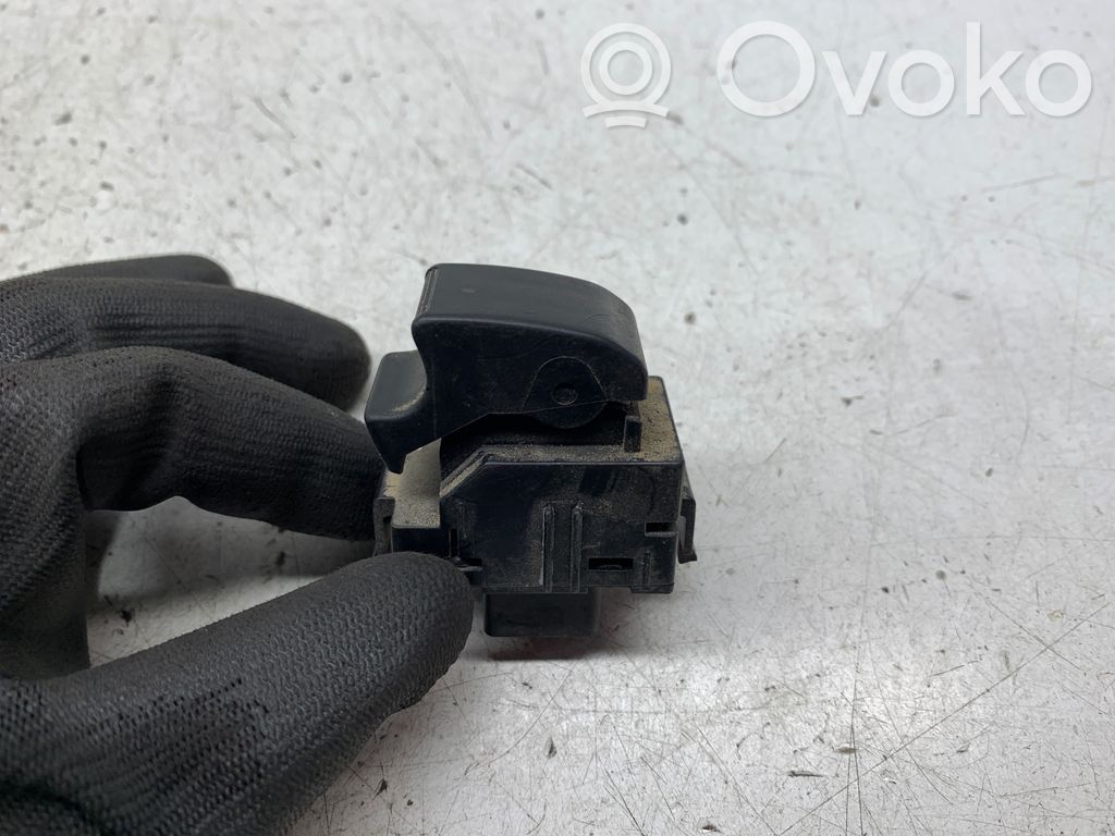 Toyota Corolla Verso E121 Electric window control switch 
