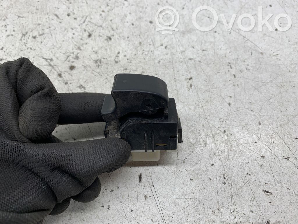 Toyota Avensis T250 Electric window control switch 