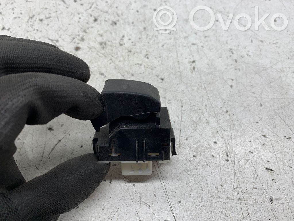 Toyota Avensis T250 Electric window control switch 