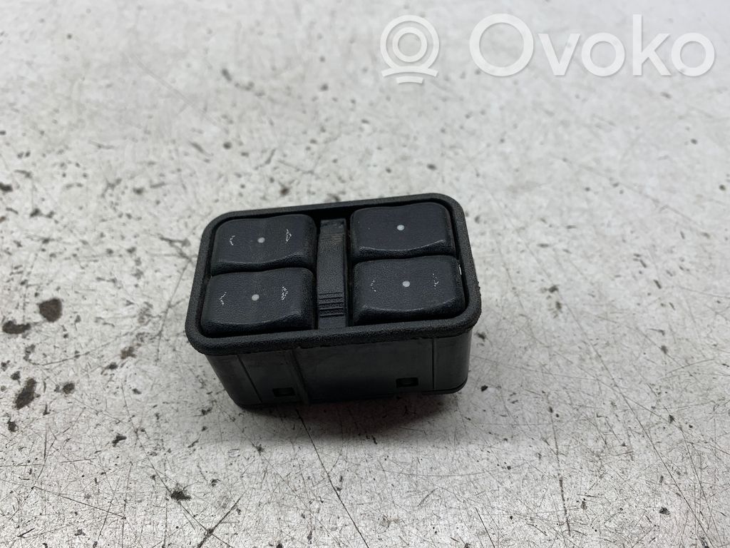 Opel Zafira A Electric window control switch 