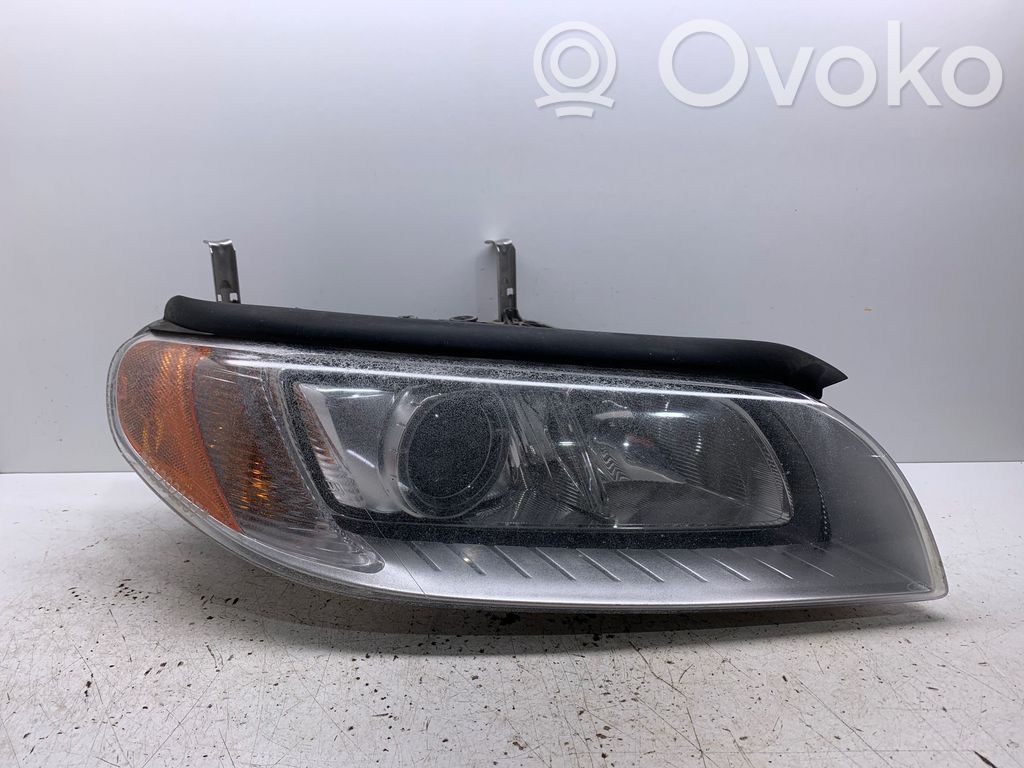 Volvo V70 Lampa przednia 