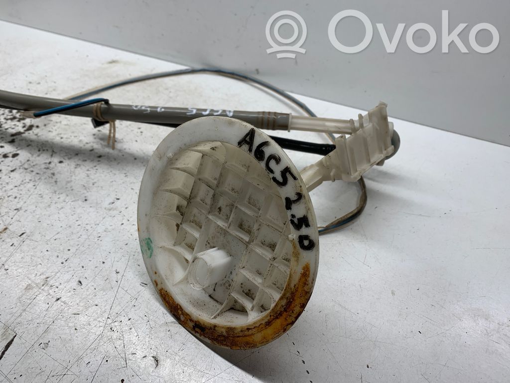 Audi A6 S6 C5 4B Polttoainetason anturi 