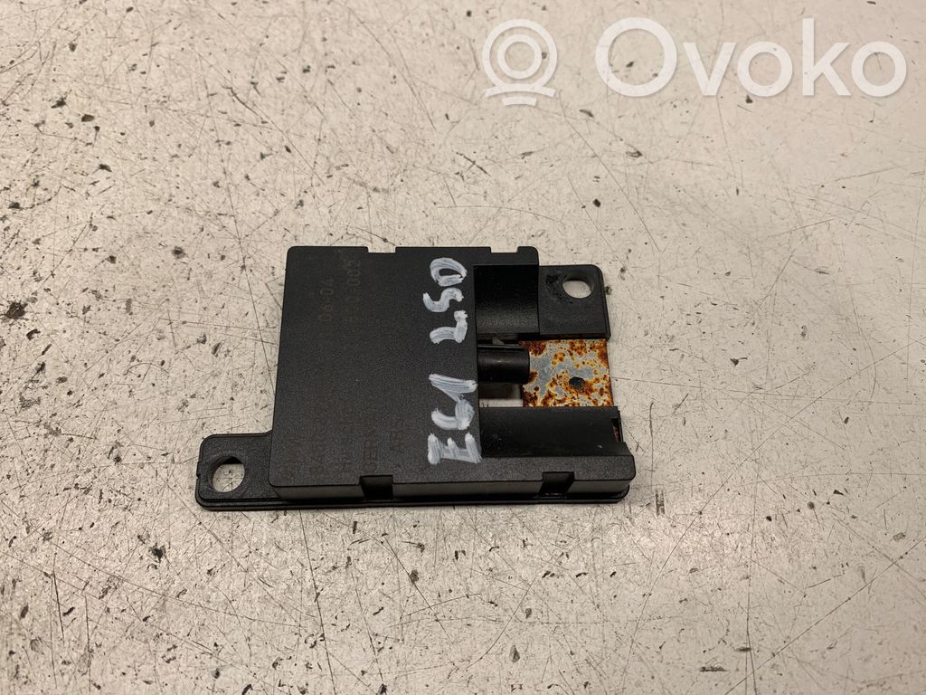 BMW 5 E60 E61 Aerial antenna amplifier 