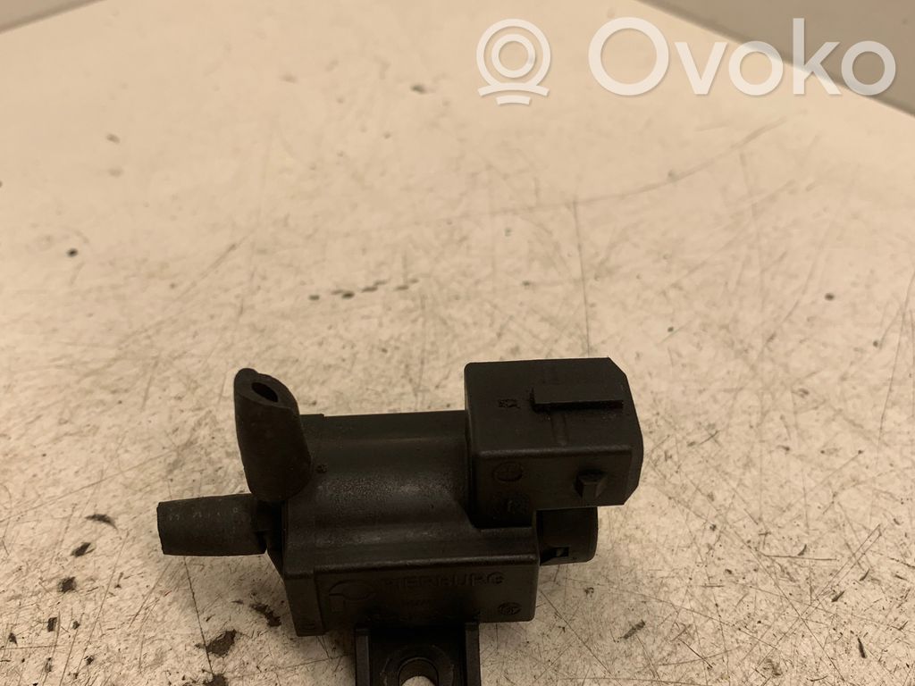 Opel Astra J Vacuum valve 