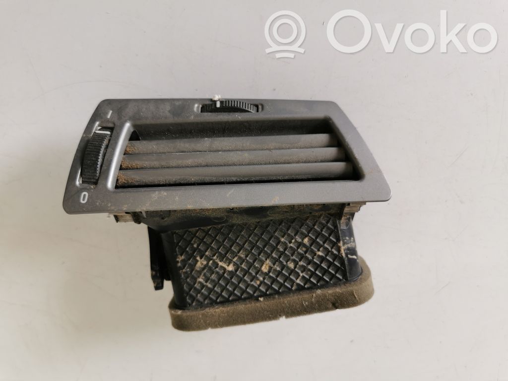 BMW 7 E65 E66 Šoninės oro grotelės 