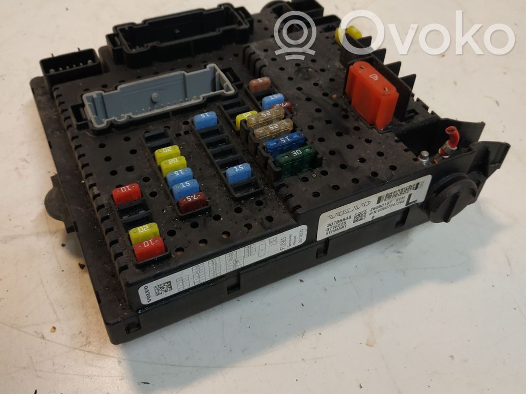 Volvo V70 Fuse module 