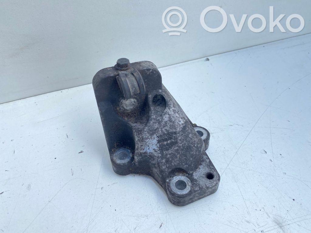 Engine mounting bracket   8634123