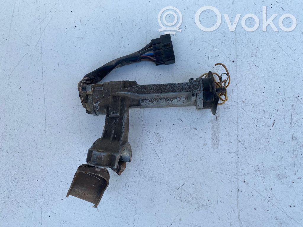 Toyota Corolla E90 Virtalukko 