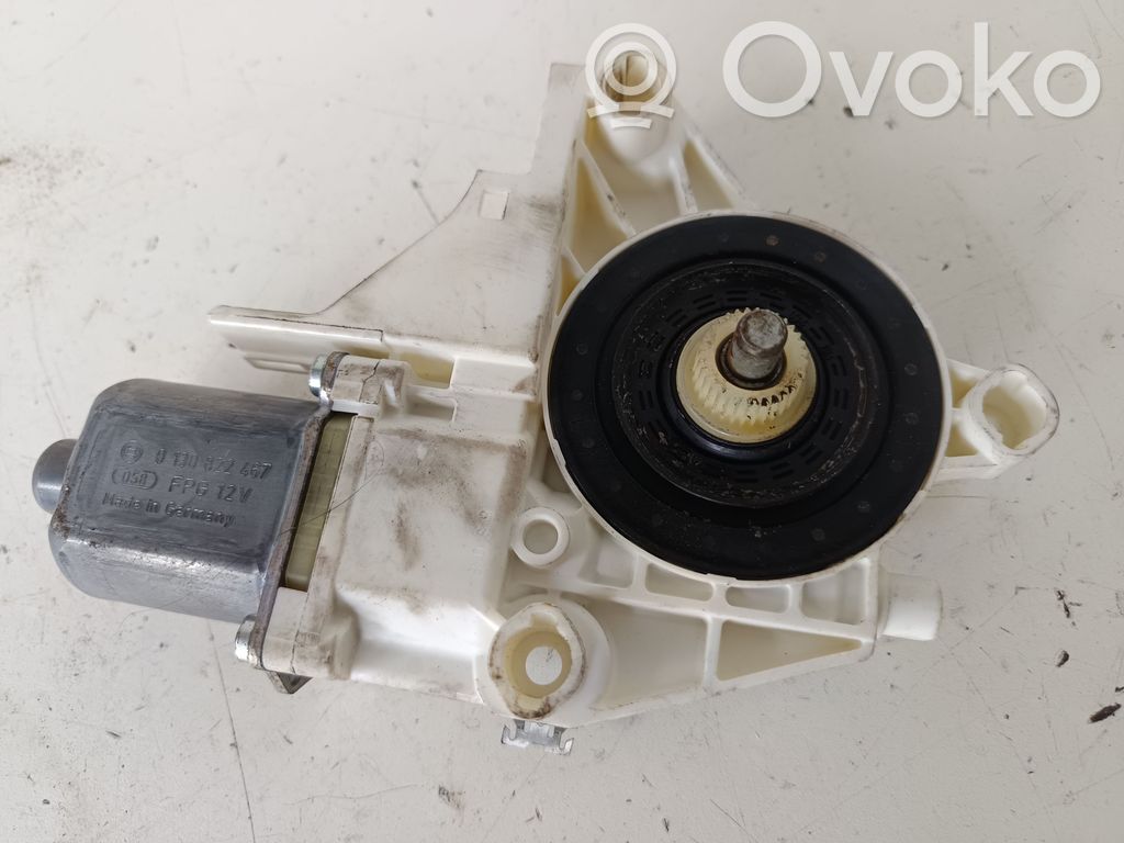 Volkswagen Tiguan Front door window regulator motor 