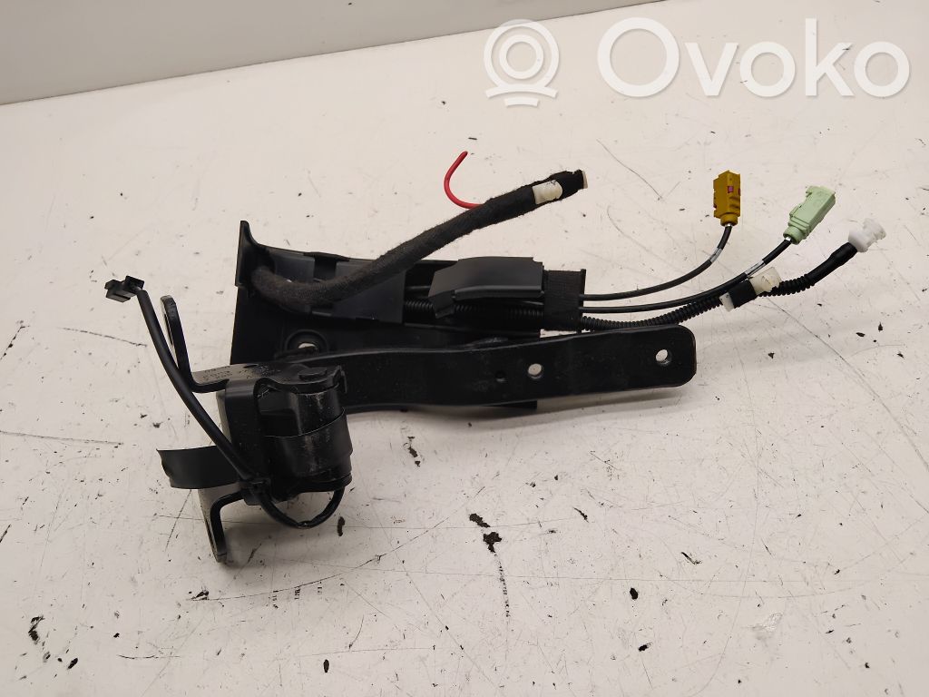 BMW i3 Tailgate/trunk/boot hinge 
