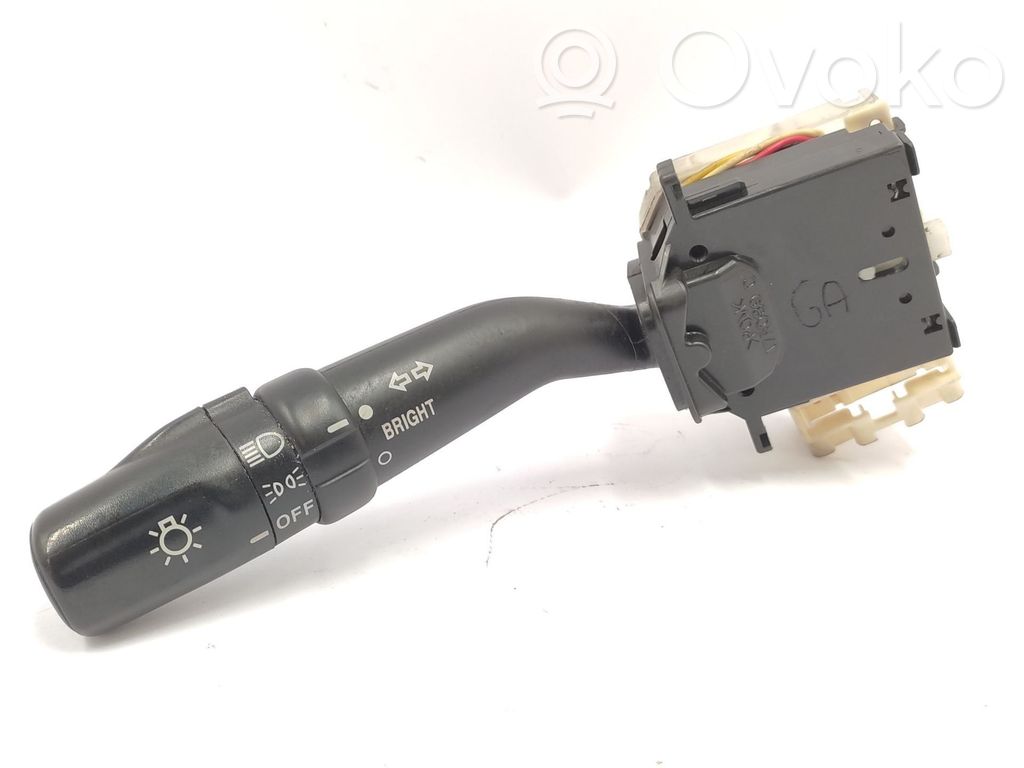 Interruptor de control del panel de luces   83115FE030
