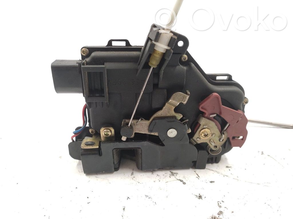 Audi A4 S4 B6 8E 8H Etuoven lukko 