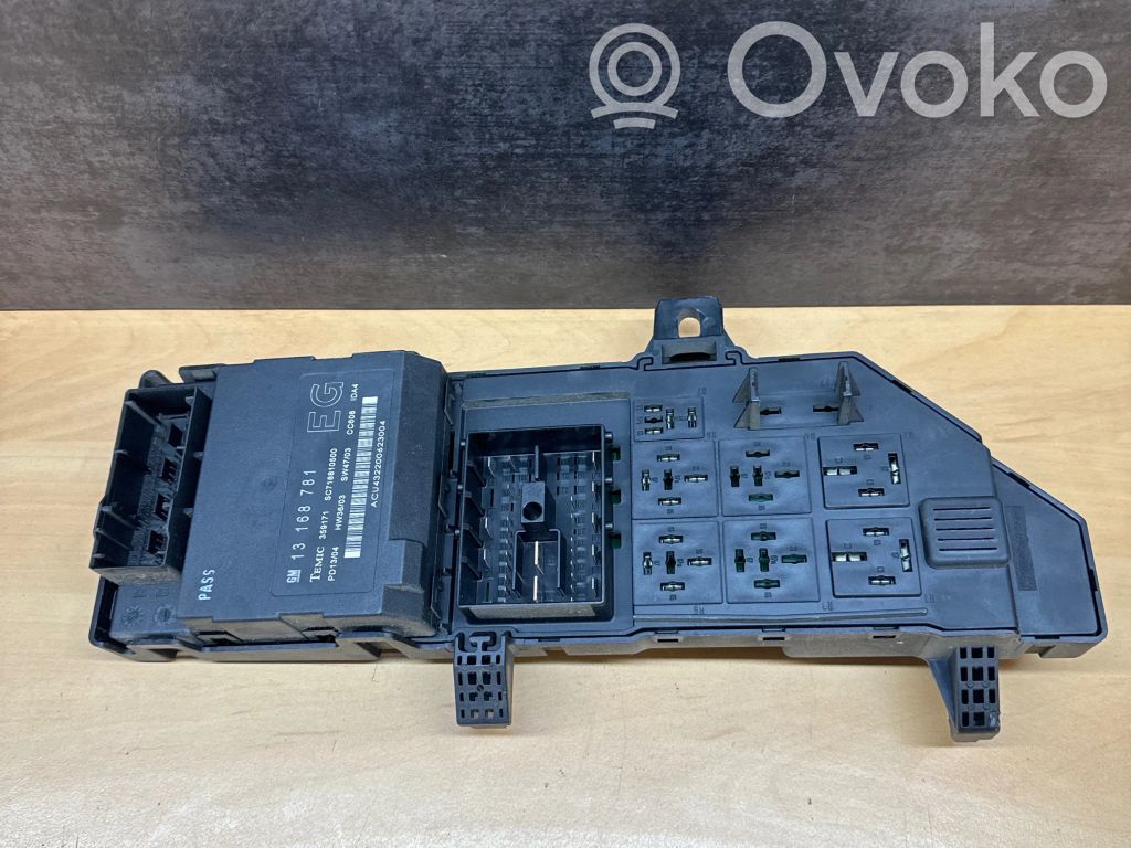 Opel Vectra C Ramka / Moduł bezpieczników 