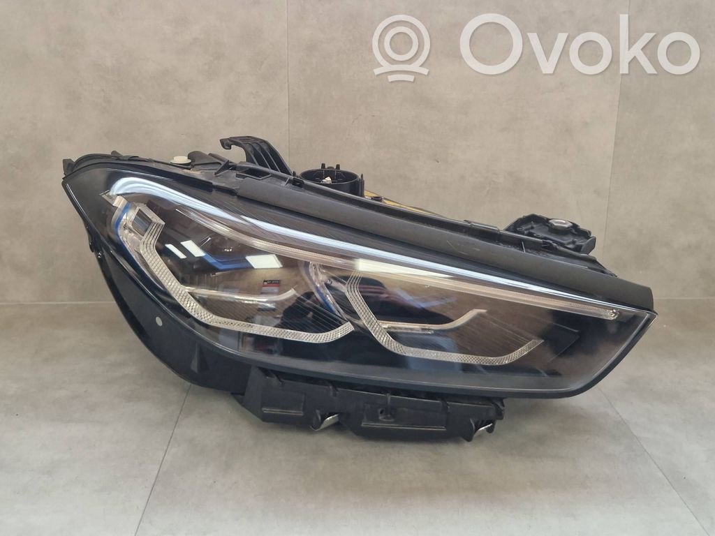 BMW 8 G14 Lampa przednia 