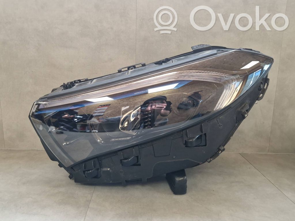 Mercedes-Benz EQA Scheinwerfer 