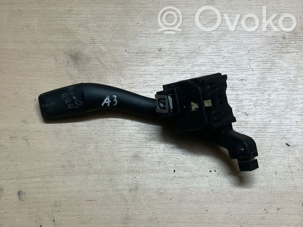 Audi A3 S3 8P Manetka / Przełącznik kierunkowskazów 
