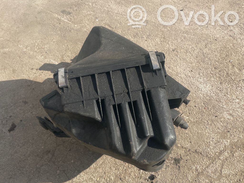 Volkswagen PASSAT B5.5 Obudowa filtra powietrza 