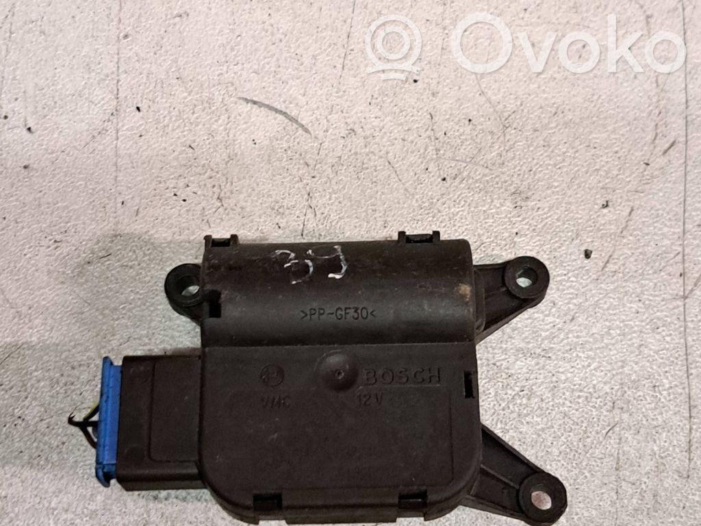 Audi A4 S4 B6 8E 8H Oro sklendės varikliukas 