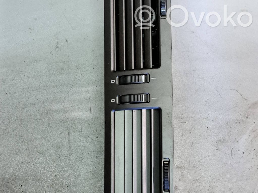 BMW 7 E65 E66 Centrinės oro grotelės 