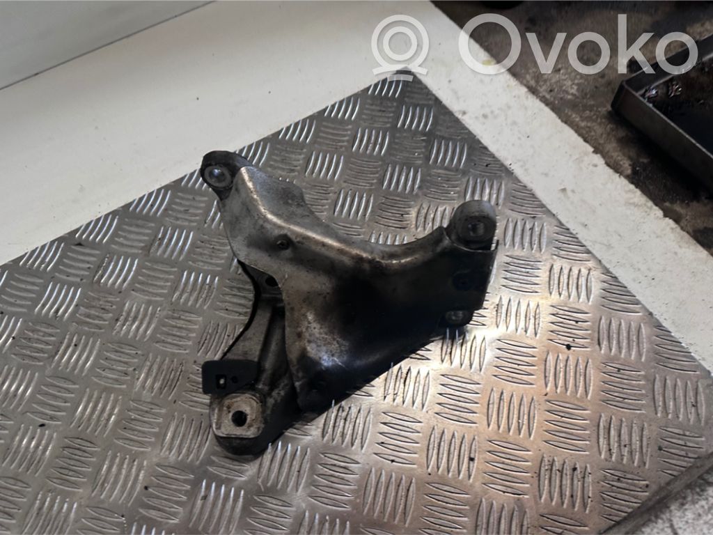 BMW 3 E92 E93 Engine mounting bracket 