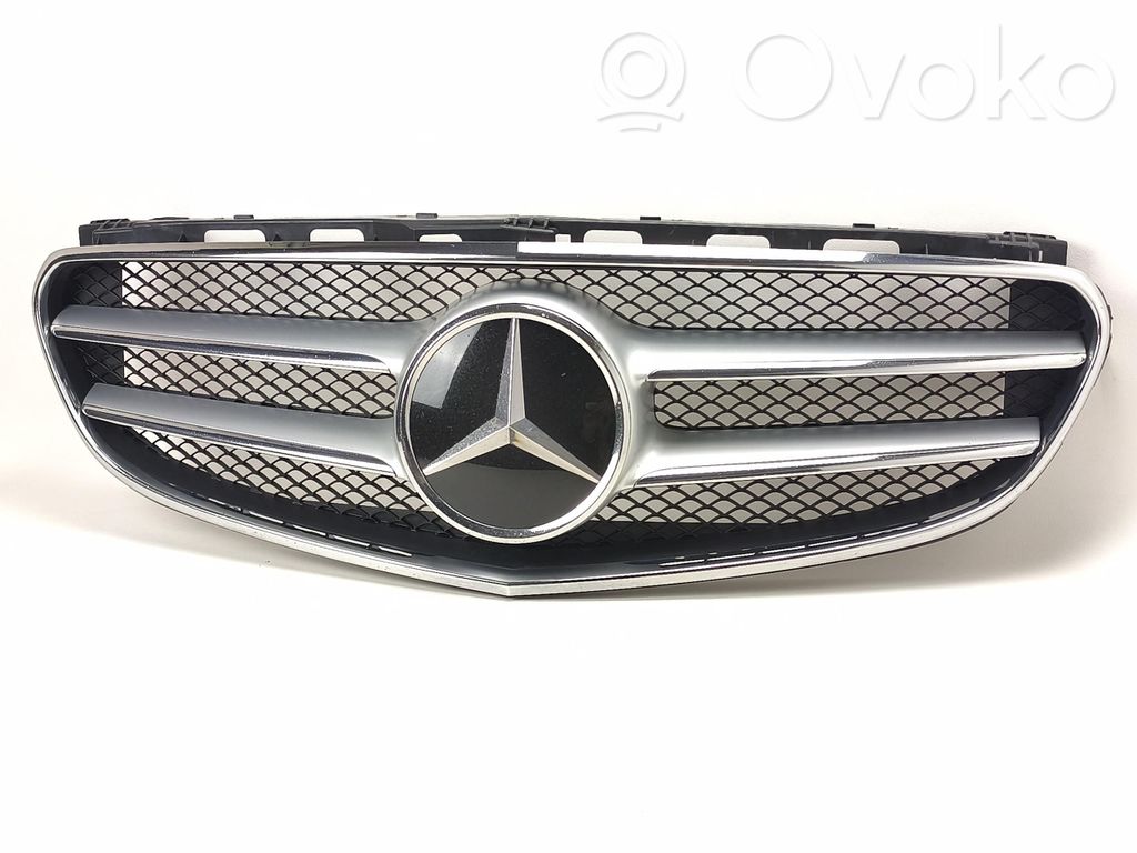 Mercedes-Benz E AMG W212 Etupuskurin ylempi jäähdytinsäleikkö 