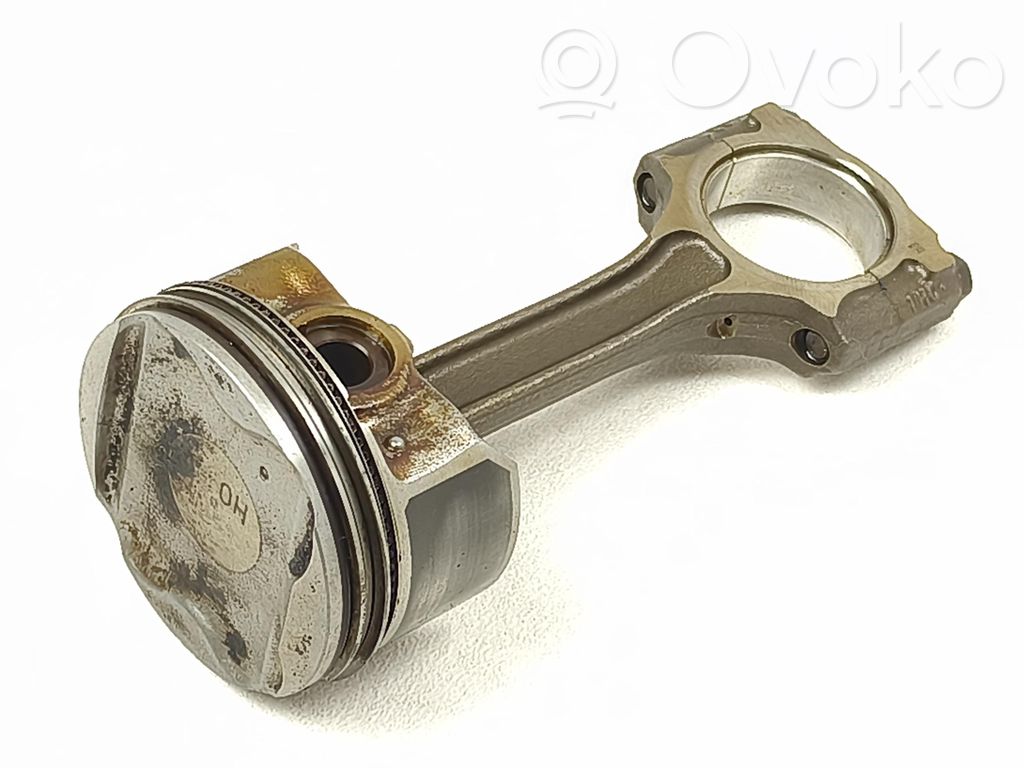 Dacia Duster II Piston avec bielle 