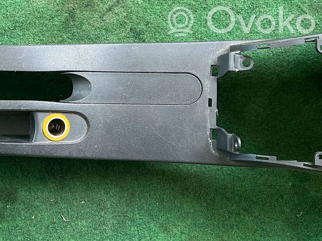 Renault Clio III Center console 
