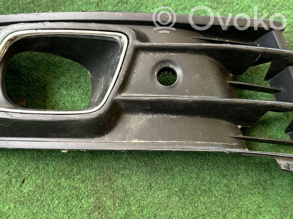 Etusumuvalon ritilä   261A24736R