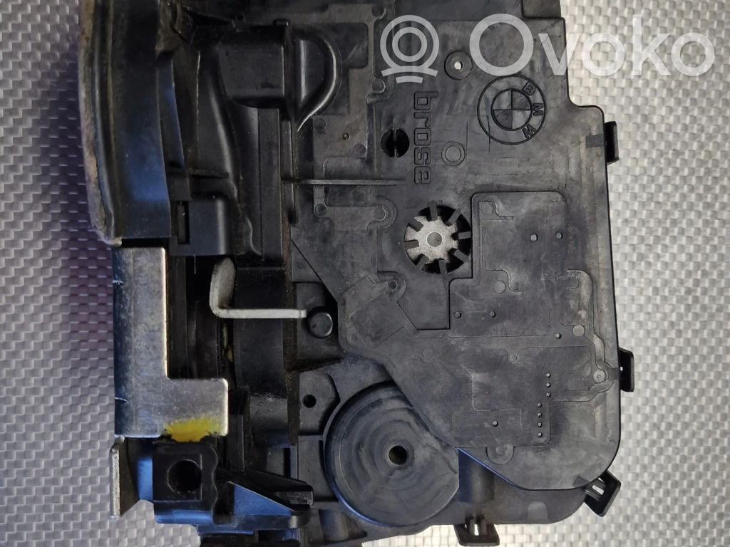 Rear door lock   7060296