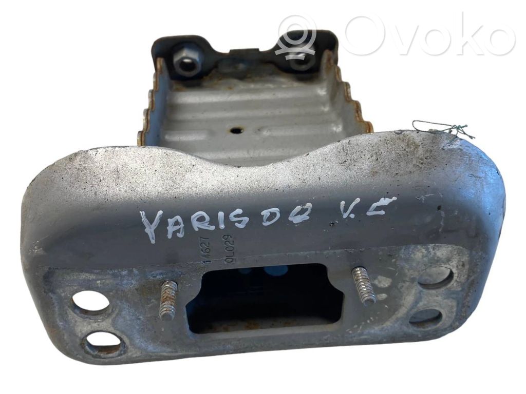 Toyota Yaris Odbój / Amortyzator zderzaka przedniego 