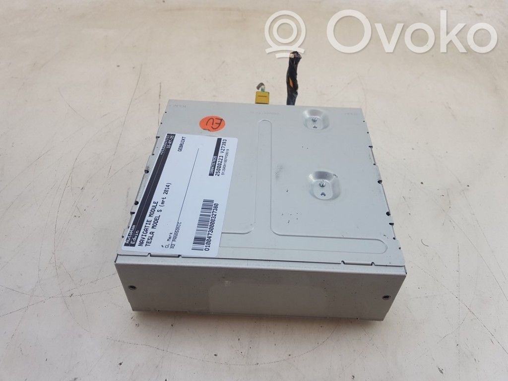 GPS-navigaation ohjainlaite/moduuli   105260900A,105260900A,114370900C,100478702B,105260900A,114370900C