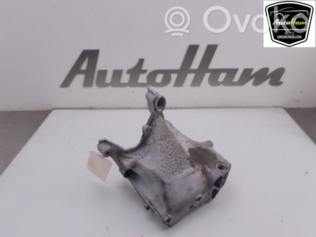 Volkswagen Golf VII Engine mount bracket 