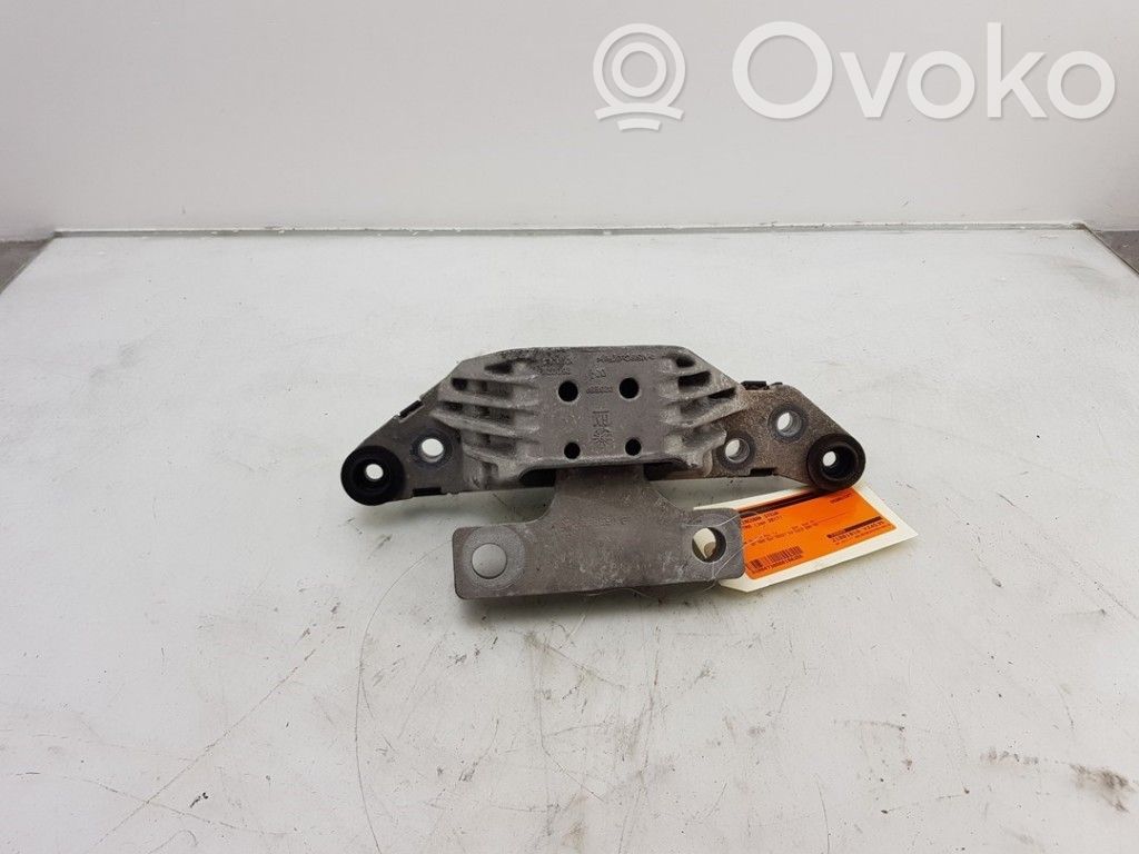 Opel Astra K Gearbox mounting bracket 