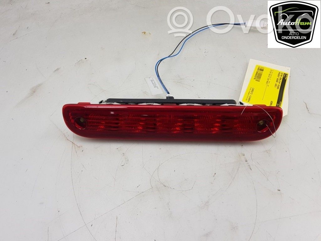 Troisième feu stop   6351Z4,6351Z4