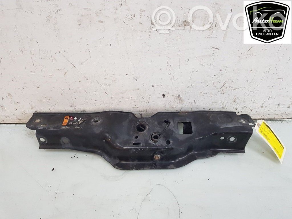 Opel Corsa E Pas przedni 