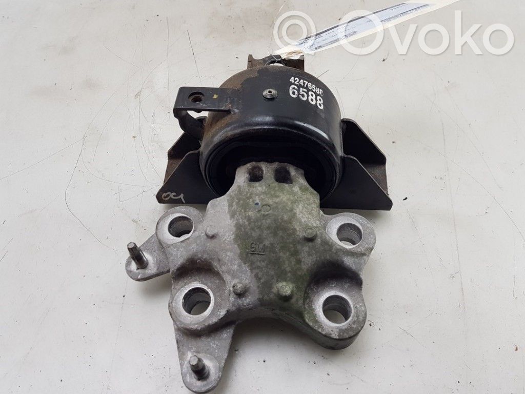 Opel Mokka X Engine mount bracket 