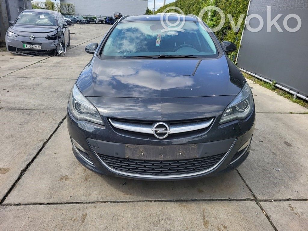 Opel Astra J Konepelti 