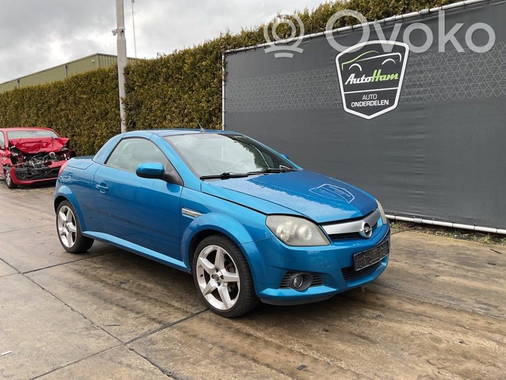 Opel Tigra B Guardabarro 