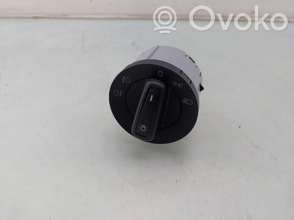Skoda Fabia Mk3 (NJ) Interruptor de luz 
