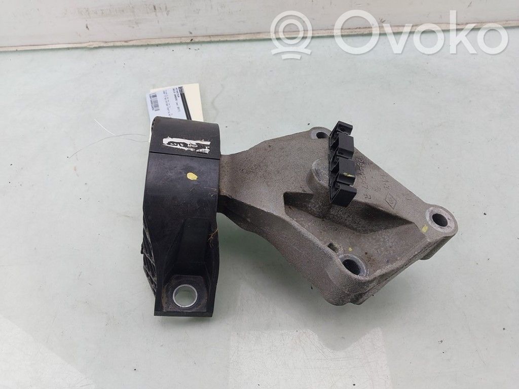 Dacia Sandero II Engine mount bracket 