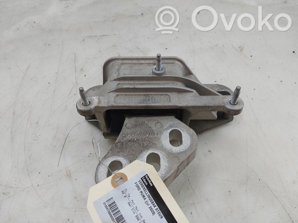 Ford Puma Gearbox mounting bracket 