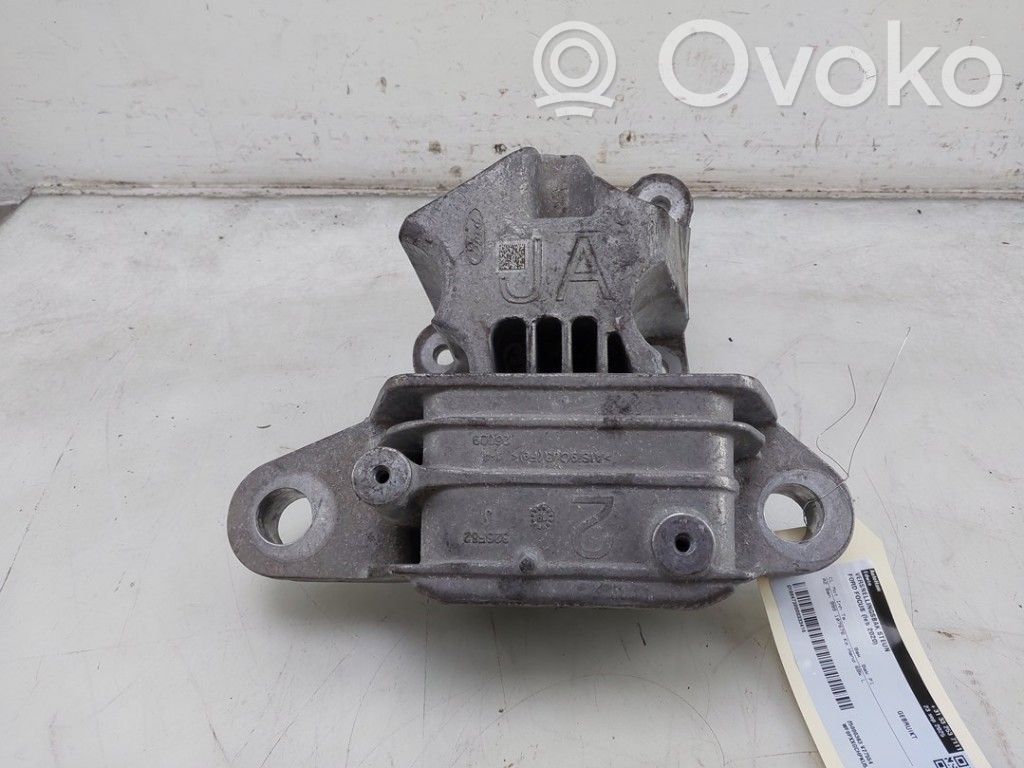 Ford Focus Gearbox mounting bracket 